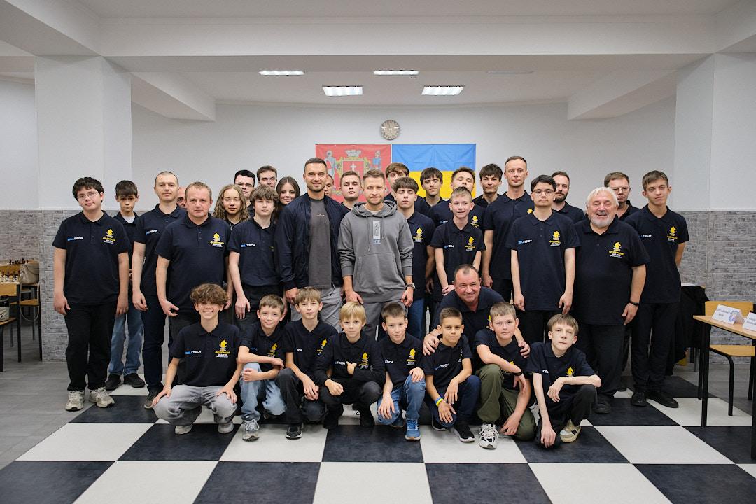 Вихованці Вінницької МДЮСШ №6 у шаховій залі школи